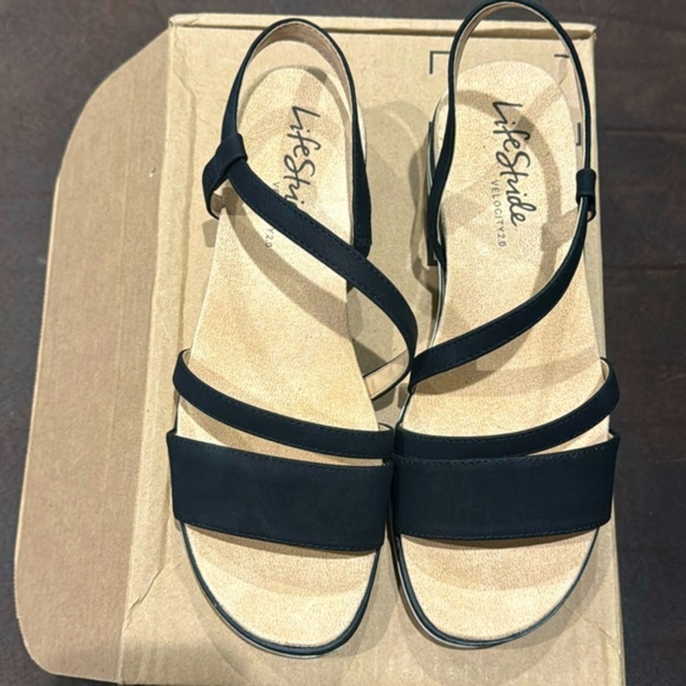 Life Stride Velocity 2.0 Strappy Sandals - size 9